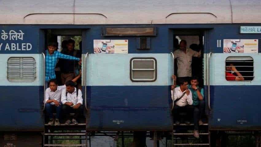 railway general coaches kyu hata rahe hai railway sare coach ko ac kyu bana rahe hai