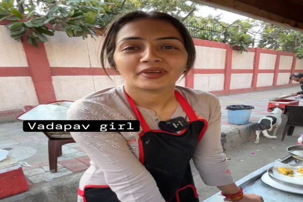 Viral VADAPAV GIRL kaun hai? | Delhi ki Viral VADAPAV GIRL